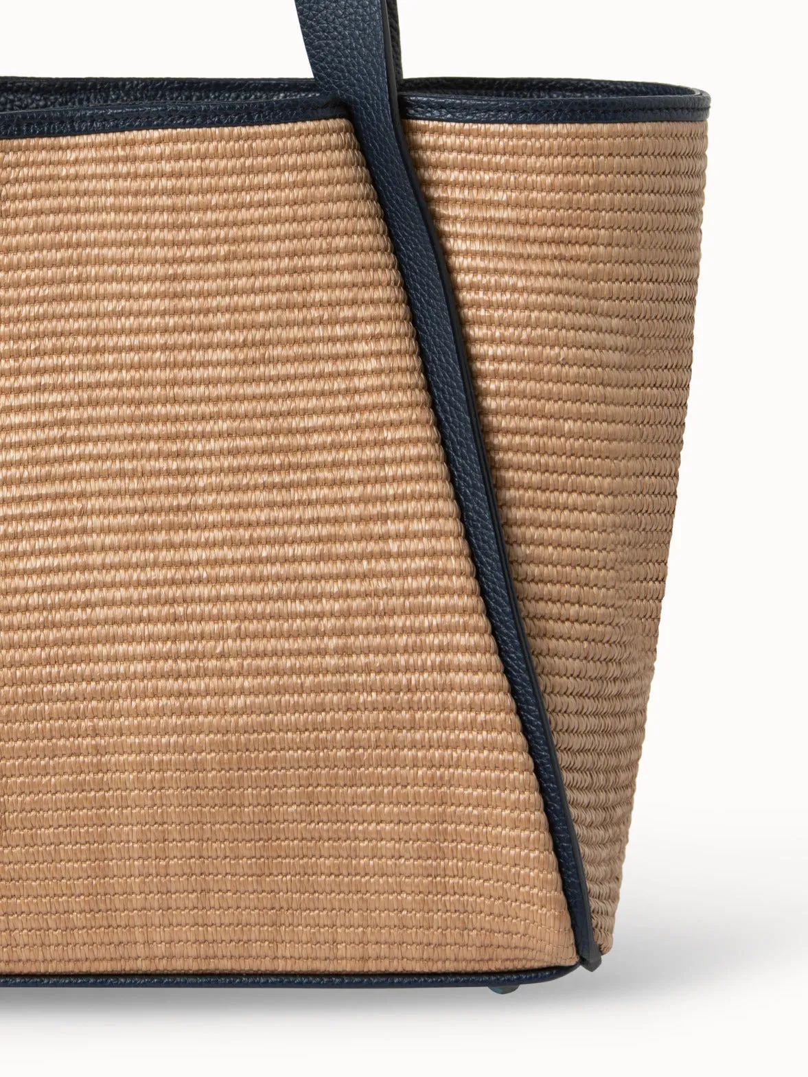 Kleine Alex-Handtasche aus Raffia-Bast-Gewebe