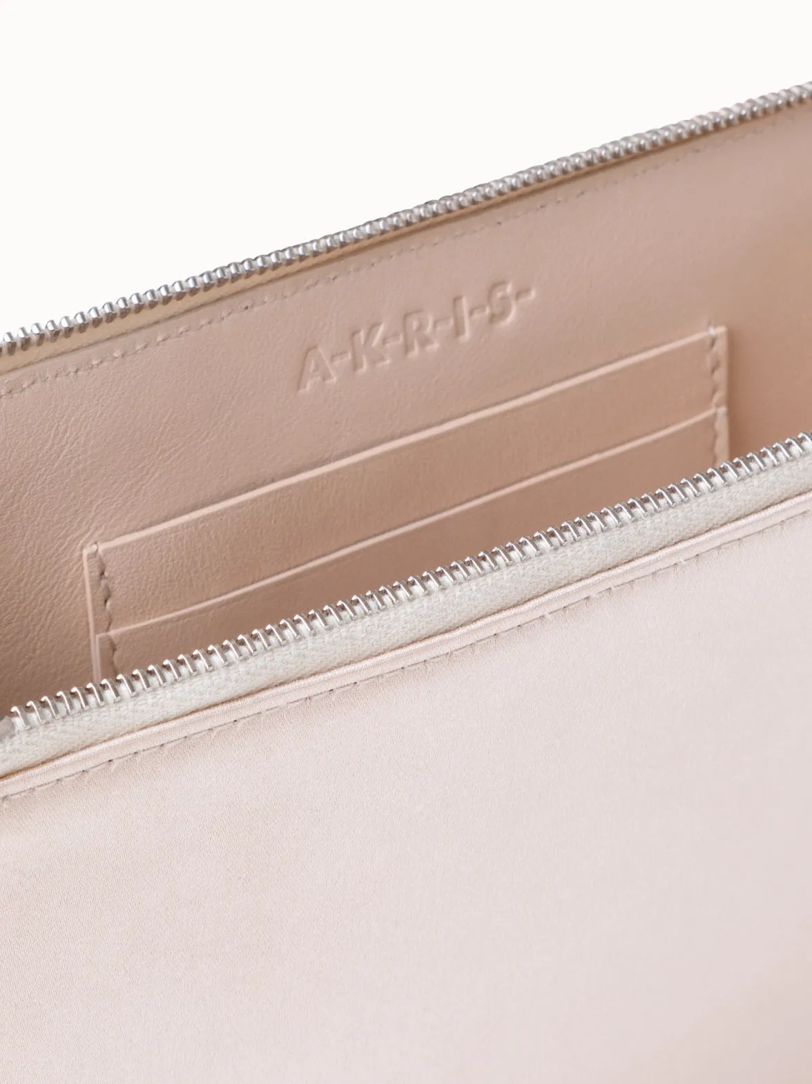 Tassel Pouch aus Satinstoff
